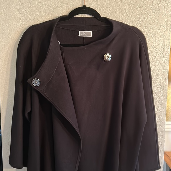 Brand - JM Collection black 3/4 in sleeves with a bell flair with jeweled brooch - Picture 16 of 16
